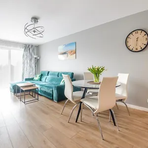 https://apartament-zlota-perla-z-parkingiem-perlowa-przystan.kolobrzeghotels.com